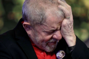 Экс-президента Бразилии приговорили к 9,5 годам за взятки