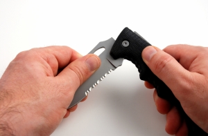 ЧП в трамвае: пьяный хулиган ударил пассажира ножом в голову