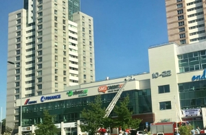 В Риге загорелось офисное здание рядом с Panorama plaza