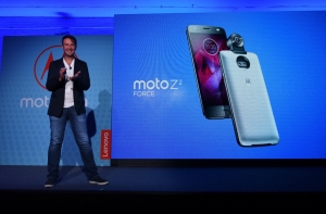 Смартфоны Motorola смогут ремонтировать сами себя