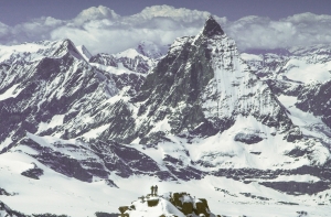 Во время грозы в Швейцарских Альпах погибла девочка из Латвии