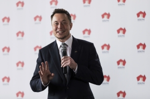 Tesla испытает беспилотный грузовик