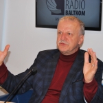 Эксперт: Памятник Свободы весь покрыт грязью