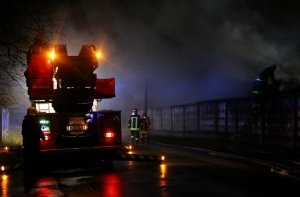 При попытке потушить машину пострадал мужчина