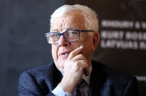 На Раймонда Паулса пожаловались в Центр госязыка