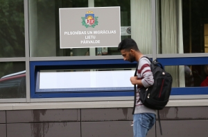 Папа Римский не указ: жители Латвии не поддерживают мигрантов