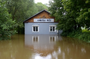 Последствия наводнения: в 27 краях Латвии объявлен режим ЧП