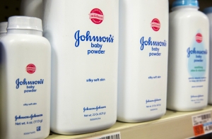 Johnson&Johnson заплатит больной раком 417 млн долларов из-за присыпки