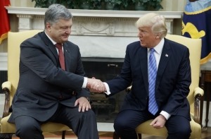 Трамп поздравил Порошенко с Днем независимости Украины