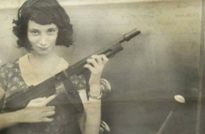 Крестная мать: 25 редких фото женщин гангстерского мира