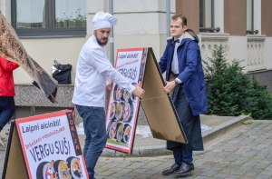 ПИКЕТ ДВУХ: акция против «зарплат в конвертах» была немноголюдной