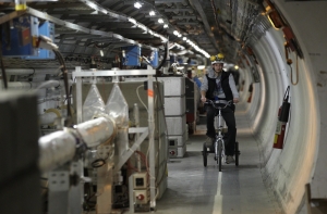 Сотрудники Большого адронного коллайдера слушают радио Baltkom