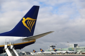 Ryanair сокращает объем ручной клади в салоне