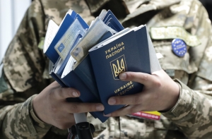 Порошенко ввел паспортный контроль при въезде на Украину