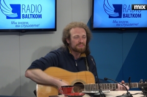 Латвийский музыкант Александр Казаков прошел в шоу «Голос»