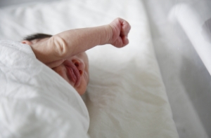 Маме преждевременно рожденного малыша необходима помощь