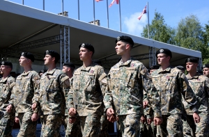 Депутат: латвийцы доверяют армии из-за ее профессионализма