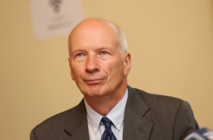 Эксперт: зарплаты растут, хотя работать лучше не стали