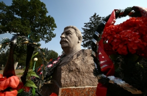 В Чечне хотят запретить памятники Сталину