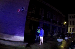 Пьяный студент из России гулял по Старой Риге без штанов