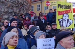 Отмену школьной реформы в Латвии поддержали почти 4000 человек