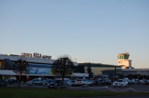 Возмущенная пассажирка: что за бардак с такси в Рижском аэропорту?