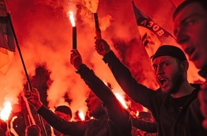В Киеве националисты вышли на митинг с файерами и дымовыми шашками