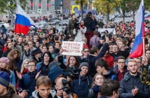 В день рождения Путина проходят акции в поддержку Навального