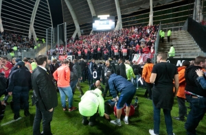 Более 20 болельщиков пострадали во время футбольного матча во Франции