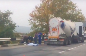 В пригороде Севастополя бетономешалка наехала на детей