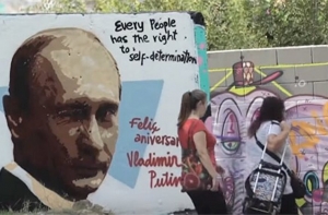 «Пацифист, с днем рождения»: в Европе появились граффити с Путиным