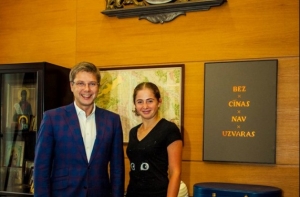 Мэр Риги призвал держать кулаки за «патриота города» Остапенко