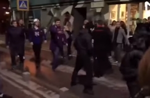 Массовая драка панков на Болотной площади попала на видео