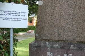 В Литве у памятников советским воинам появились «поясняющие» таблички