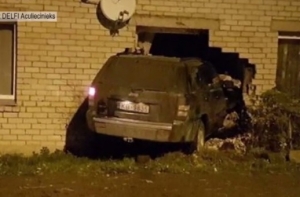 В Прейли в спальню дома влетел джип