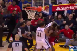 Баскетболисты подрались во время матча НБА