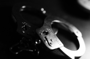 Прокурор прямо на улице задержал разыскиваемого преступника