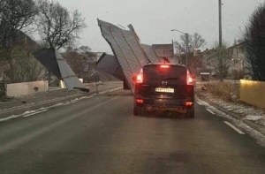«Летающие крыши и паника»: латвиец стал свидетелем урагана в Норвегии