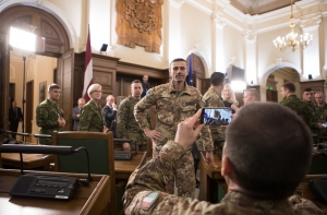 Мурниеце благодарна боевой группе НАТО за укрепление независимости Латвии