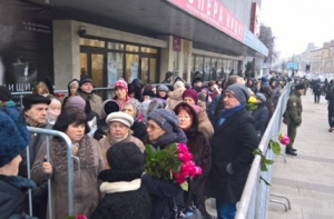 В Москве сотни людей пришли проститься с Дмитрием Хворостовским
