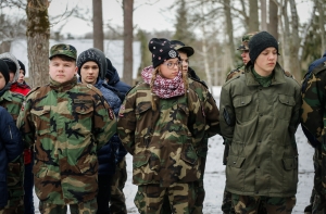 Граждане Латвии смогут добровольно записываться в военный резерв