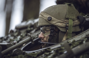 В Болдерае водитель врезался в машину с военными