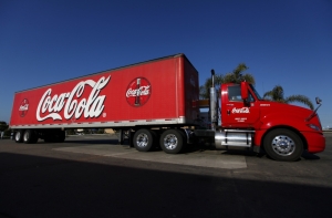 Рождественский тур грузовиков Coca-Cola в Британии просят отменить