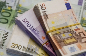 Опрос: 14% латвийцев получают не всю зарплату официально