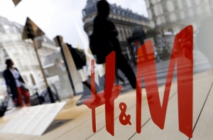 Компанию H&M уличили в тайном сжигании 10 тонн одежды