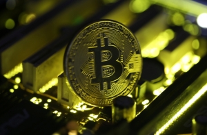 Биткойн дошел до ценового рекорда в 6,5 тысяч долларов