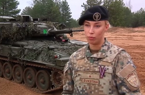 Лейтенант: нет ничего священнее службы своей стране!