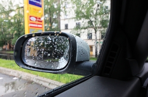 В Латвии запретили ездить с испорченным водительским удостоверением