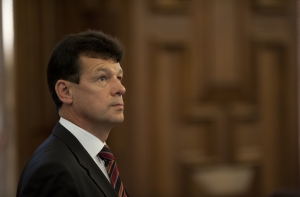 Служба госдоходов арестовала недвижимость фирмы мэра Даугавпилса