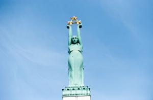 Иностранные инвесторы просят Сейм пересмотреть правила продления ВНЖ